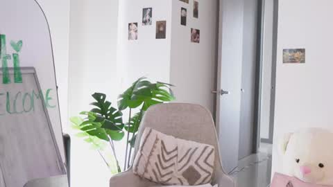 Snapshot of angeeel_ chatting on 03/25/26, 02:45 Angel online show from 03/25/26, 02:45