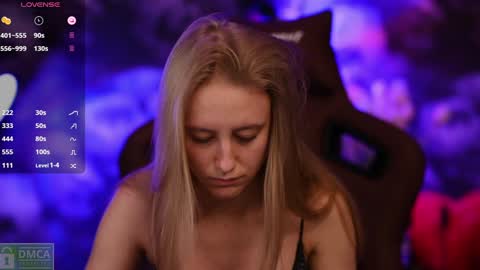 Snapshot of angeellina chatting on 01/25/25, 10:28 angeellina online show from 01/25/25, 10:28