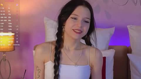 Snapshot of angel__rossee chatting on 03/23/26, 05:39 Rose 18 New here online show from 03/23/26, 05:39