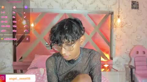 Snapshot of angel__sweet18 chatting on 12/11/24, 12:33 online show from 12/11/24, 12:33