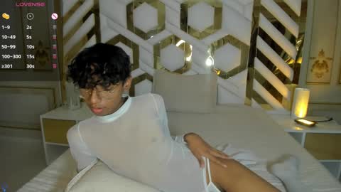 Snapshot of angel__sweet18 chatting on 01/13/25, 01:17 online show from 01/13/25, 01:17