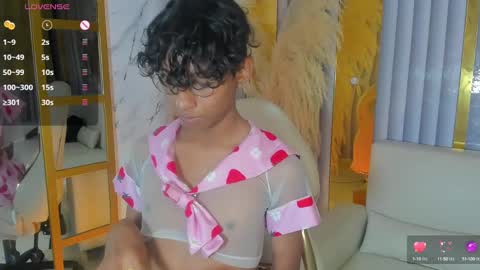 Snapshot of angel__sweet18 chatting on 01/19/25, 10:17 online show from 01/19/25, 10:17