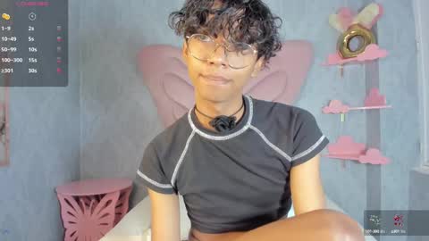 Snapshot of angel__sweet18 chatting on 02/25/25, 03:42 online show from 02/25/25, 03:42