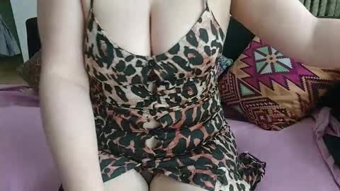 Snapshot of angel_coconut chatting on 10/30/25, 08:27 Angel coco online show from 10/30/25, 08:27