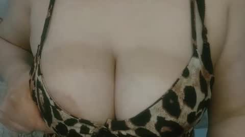Snapshot of angel_coconut chatting on 12/15/25, 05:12 Angel coco online show from 12/15/25, 05:12