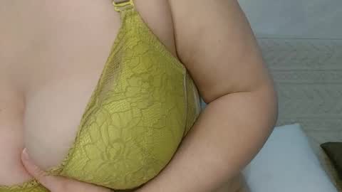 Snapshot of angel_coconut chatting on 12/22/25, 06:10 Angel coco online show from 12/22/25, 06:10