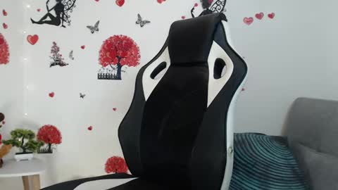 Angel Curl online show from 02/13/25, 02:01