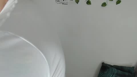 Snapshot of angel_curl chatting on 01/13/26, 10:48 Angel Curl online show from 01/13/26, 10:48