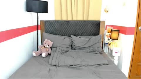 Snapshot of angel_desire chatting on 12/02/24, 01:25 Angel online show from 12/02/24, 01:25