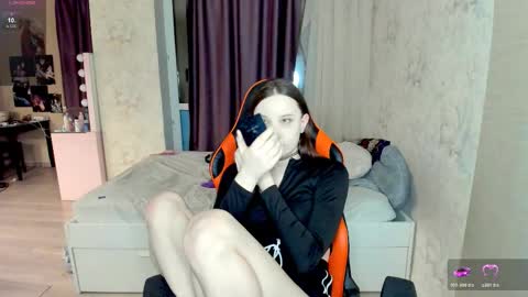 Snapshot of angel_doll585 chatting on 11/22/25, 01:04 Fallen Angel online show from 11/22/25, 01:04