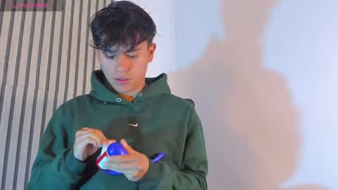 ngel Esteban  online show from 05/03/26, 05:08