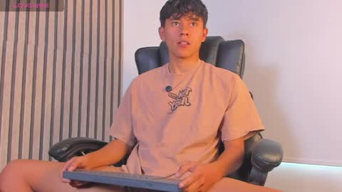ngel Esteban  online show from 05/11/26, 08:28