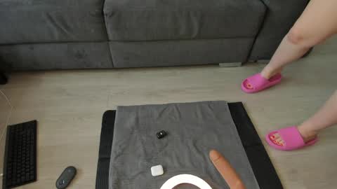 Snapshot of angel_face_devil_mind chatting on 05/03/26, 12:00 Viktoria online show from 05/03/26, 12:00
