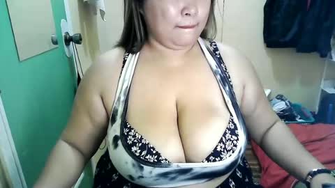 Snapshot of angel_fuckxx6969 chatting on 05/15/26, 12:28 angel_fuckxx6969 online show from 05/15/26, 12:28