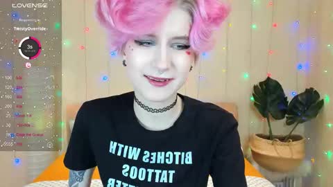 Snapshot of angel_julles chatting on 02/23/26, 01:25 Angel Dust online show from 02/23/26, 01:25