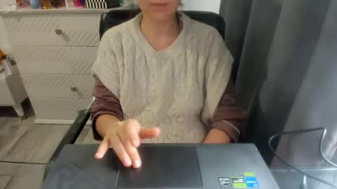 Snapshot of angel_lee__ chatting on 12/06/24, 08:26 angel_lee__ online show from 12/06/24, 08:26