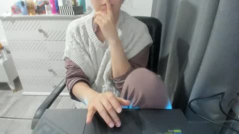 Snapshot of angel_lee__ chatting on 12/06/24, 11:33 angel_lee__ online show from 12/06/24, 11:33