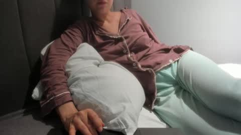 angel_lee__ online show from 11/25/25, 03:50