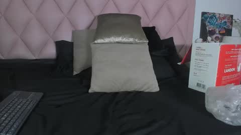 Snapshot of angel_light888 chatting on 12/01/24, 04:29 Angel online show from 12/01/24, 04:29