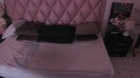 Snapshot of angel_light888 chatting on 01/04/25, 02:14 Angel online show from 01/04/25, 02:14