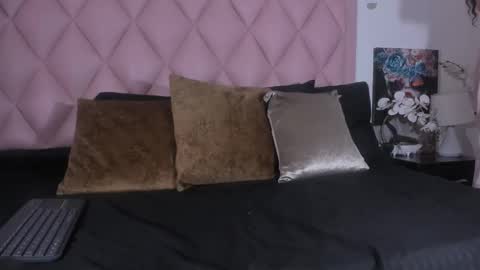 Snapshot of angel_light888 chatting on 01/12/25, 05:24 Angel online show from 01/12/25, 05:24