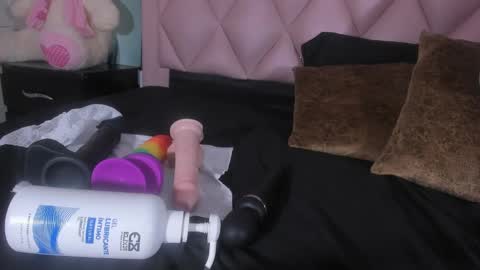 Snapshot of angel_light888 chatting on 01/12/25, 08:25 Angel online show from 01/12/25, 08:25