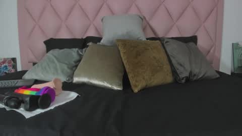 Snapshot of angel_light888 chatting on 02/14/25, 06:12 Angel online show from 02/14/25, 06:12