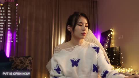 Snapshot of angel_luisa chatting on 12/18/25, 01:44 Luisa online show from 12/18/25, 01:44