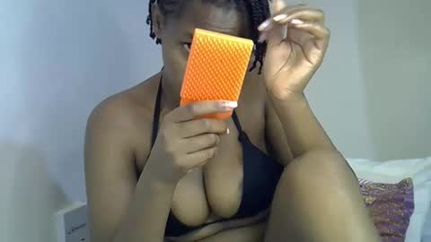 Snapshot of angel_mia5 chatting on 05/05/26, 01:30 angel_mia5 online show from 05/05/26, 01:30