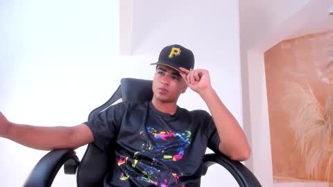 Snapshot of angel_nicolas chatting on 12/08/24, 02:49 ANGEL online show from 12/08/24, 02:49