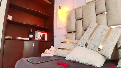 Nicolle  online show from 02/14/25, 02:44