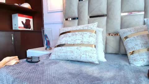 Nicolle  online show from 02/22/25, 02:30