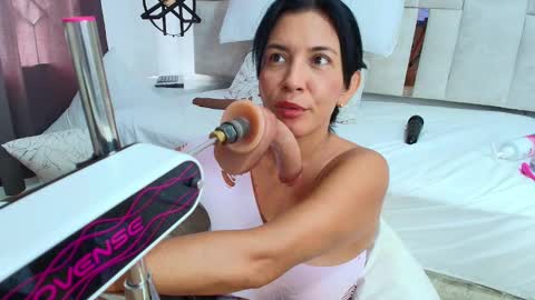 Nicolle  online show from 10/18/25, 02:18