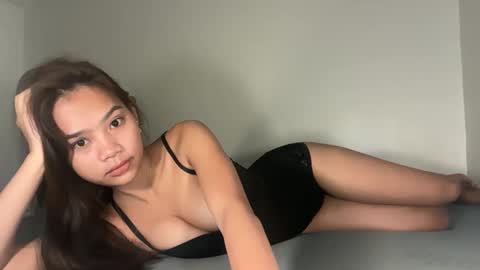 Snapshot of angel_petite07 chatting on 04/17/26, 11:41 angel_petite07 online show from 04/17/26, 11:41