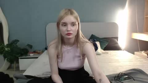 Angela online show from 06/18/26, 09:14