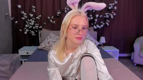 Snapshot of angel_tessa chatting on 06/12/26, 01:54 Angelica online show from 06/12/26, 01:54
