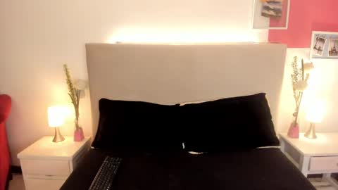 Snapshot of angel_velvet_ chatting on 10/03/25, 12:02 angel_velvet_ online show from 10/03/25, 12:02