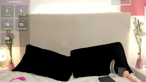 angel_velvet_ online show from 12/13/25, 07:53