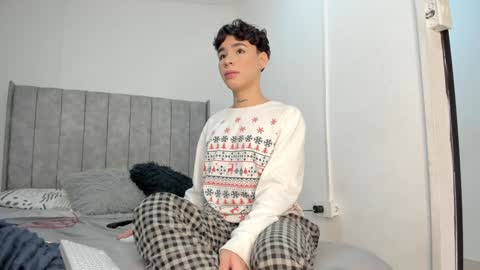Snapshot of angel_villarreal chatting on 12/15/24, 04:51 Angel online show from 12/15/24, 04:51