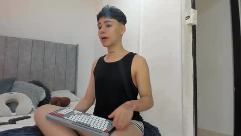 Snapshot of angel_villarreal chatting on 09/21/25, 04:14 Angel online show from 09/21/25, 04:14