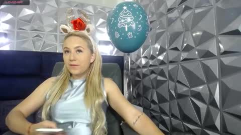 Snapshot of angel_white25 chatting on 12/20/25, 11:50 Angel online show from 12/20/25, 11:50