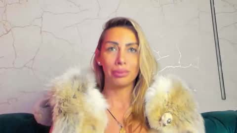 Anysia online show from 11/18/25, 05:12