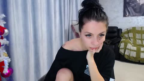 Snapshot of angel_xxx9 chatting on 01/01/25, 10:46 nico online show from 01/01/25, 10:46