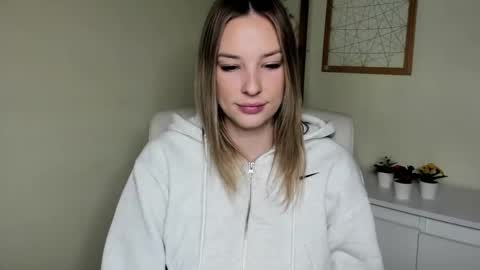 Snapshot of angela21babe chatting on 01/19/26, 09:24 Angela online show from 01/19/26, 09:24