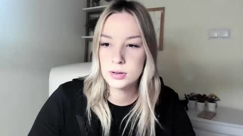 Snapshot of angela21babe chatting on 02/16/26, 06:31 Angela online show from 02/16/26, 06:31