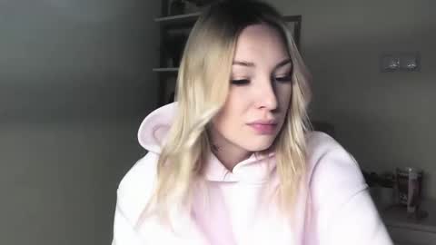 Snapshot of angela21babe chatting on 02/18/26, 06:42 Angela online show from 02/18/26, 06:42