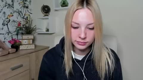 Snapshot of angela21babe chatting on 03/07/26, 07:38 Angela online show from 03/07/26, 07:38