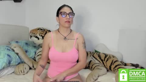 Snapshot of angela_blu chatting on 01/04/25, 02:46 Angela online show from 01/04/25, 02:46