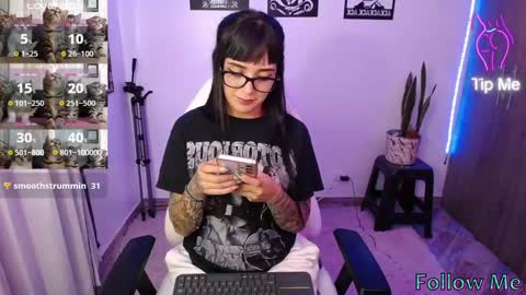 Snapshot of angela_lauren chatting on 02/13/25, 11:58 Angela online show from 02/13/25, 11:58