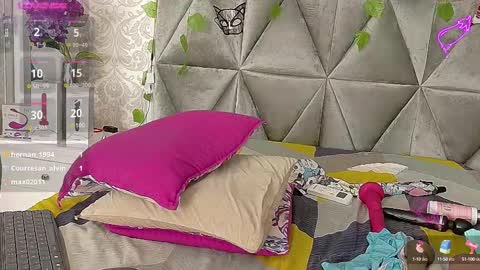 Angela online show from 02/12/25, 07:02